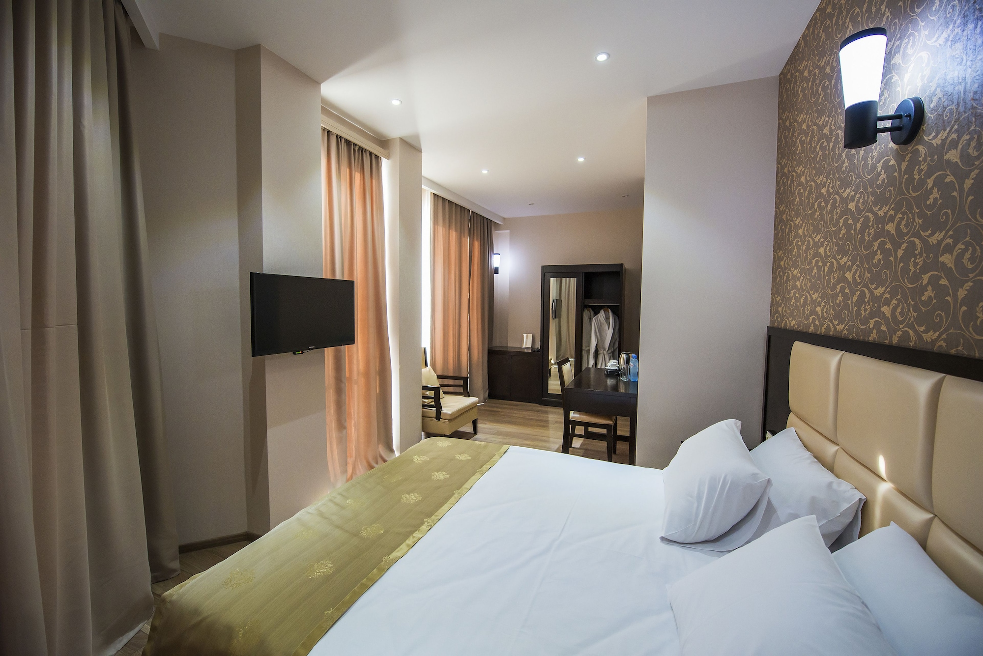غرفة قياسية بسرير كينج، Tbilisi Inn 2/4