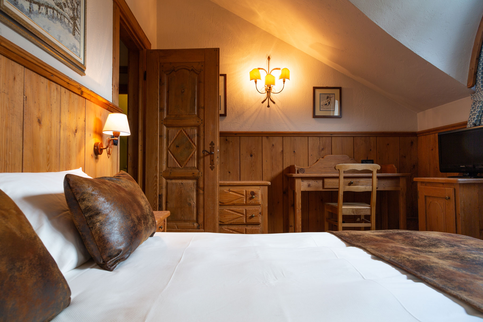 Style, Chalet, Double or Twin Bed