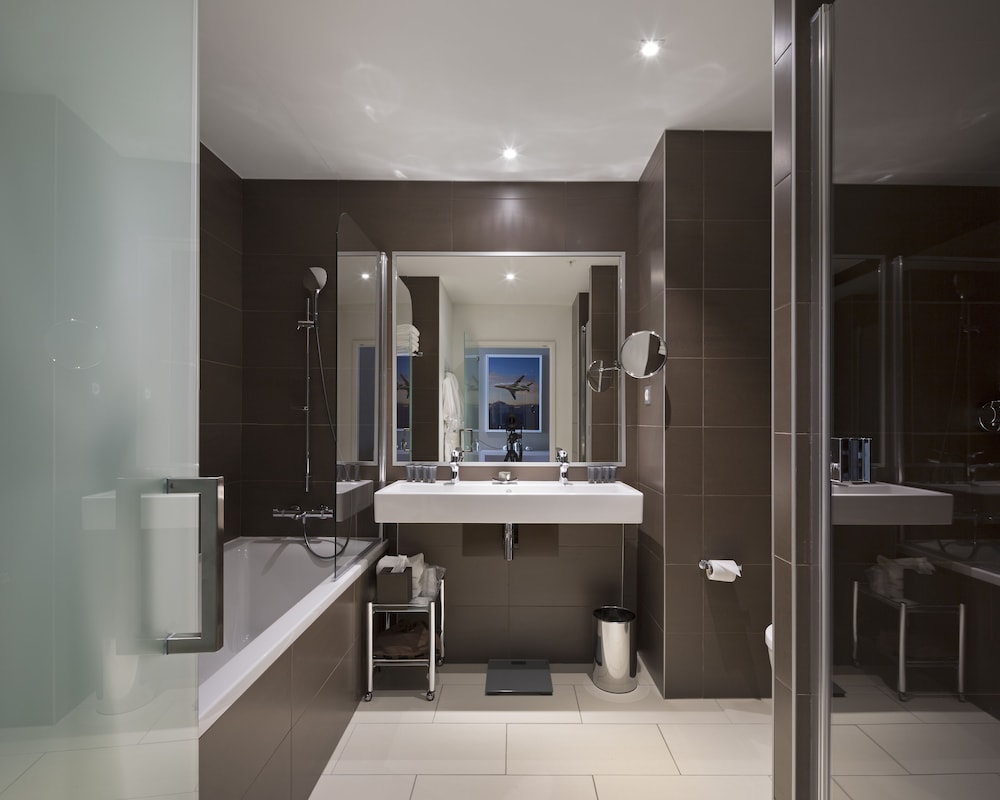 Ac Hotel Paris Le Bourget Airport 14/50