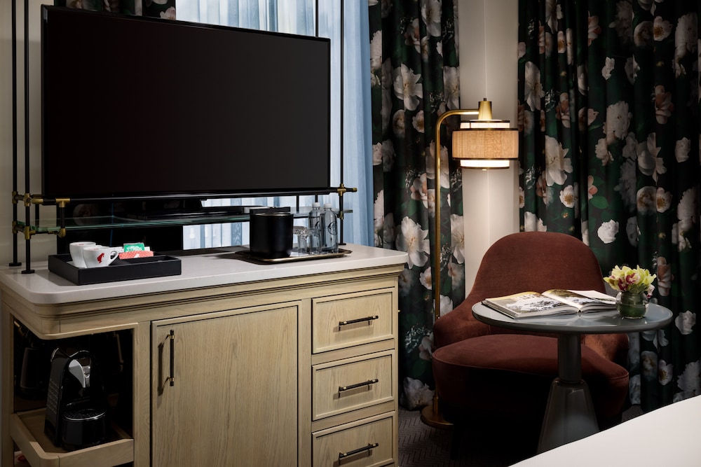 The Candler Hotel Atlanta Curio Collection by Hilton 46/55