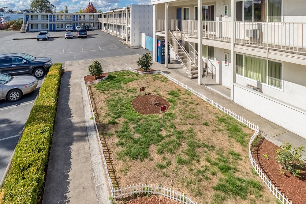 Motel6 Beaverton, OR 35/39