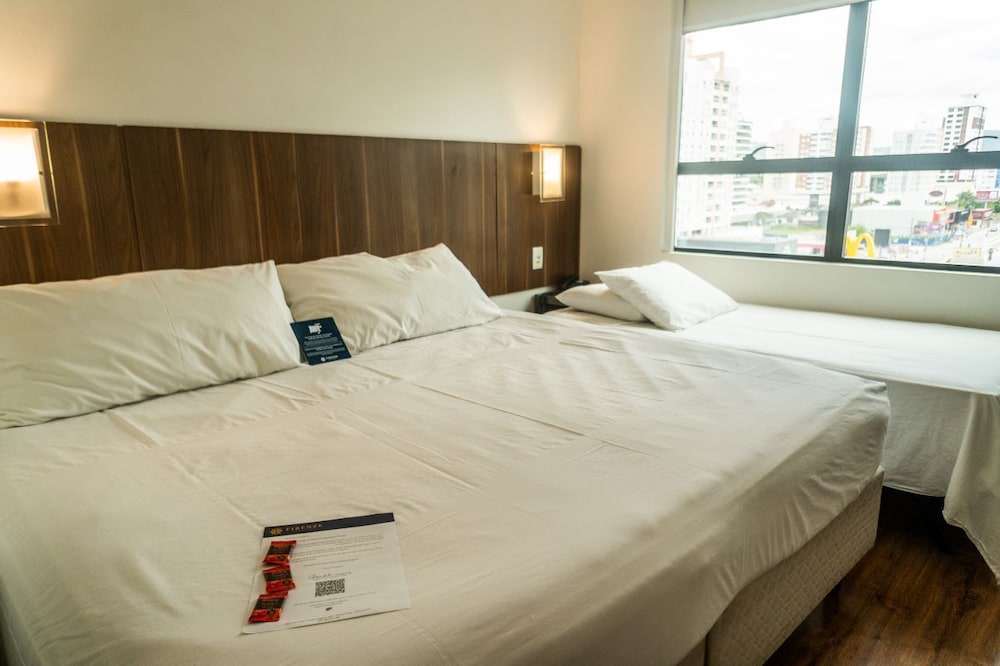 Superior, Murphy Bed, Side Bath
