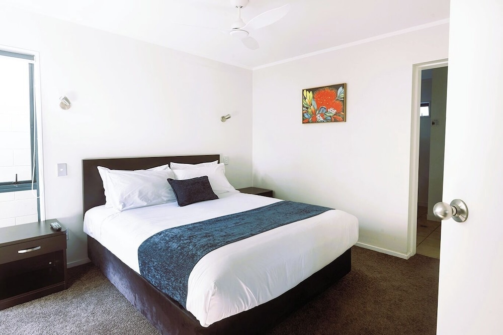 Basic, Suite, Queen Bed, Accessible