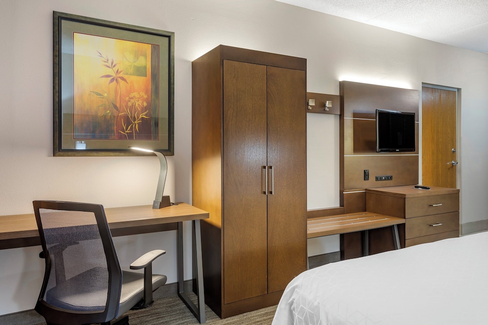 Holiday Inn Express Branson-Green Mountain Drive 65/72