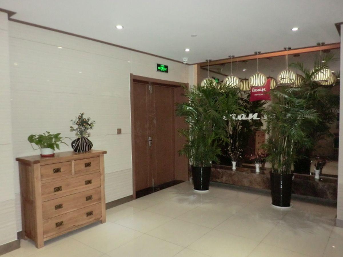 Laan Hotels 12/43