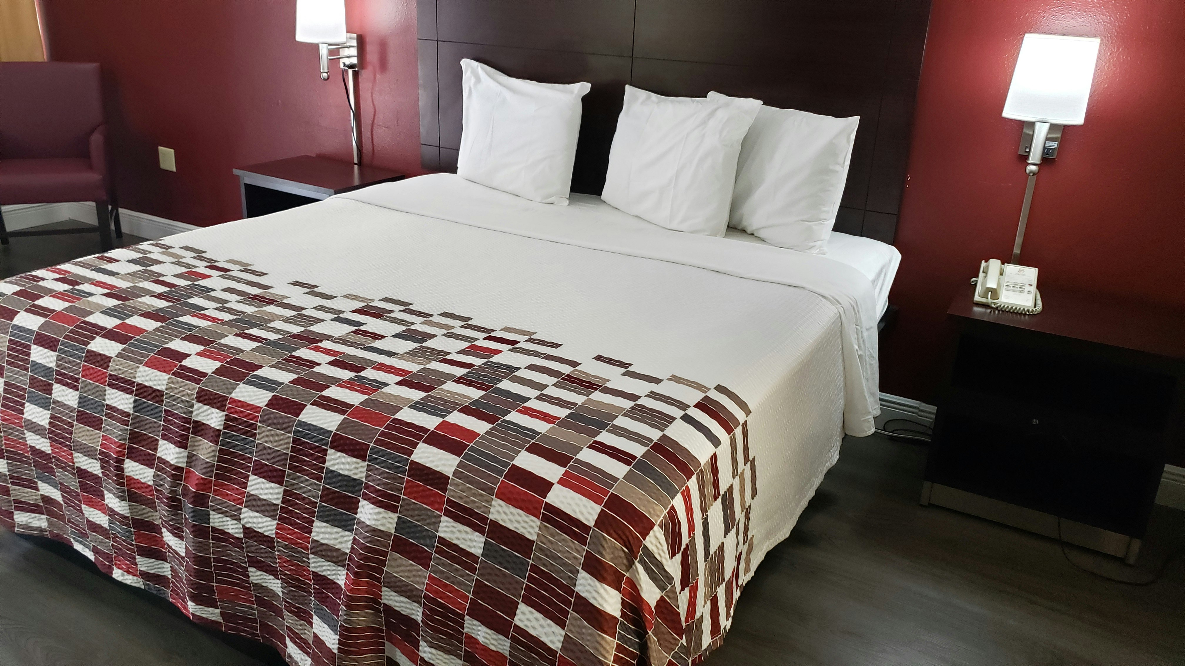 جناح بسرير كينج، Red Roof Inn Kenner - New Orleans Airport NE 2/4