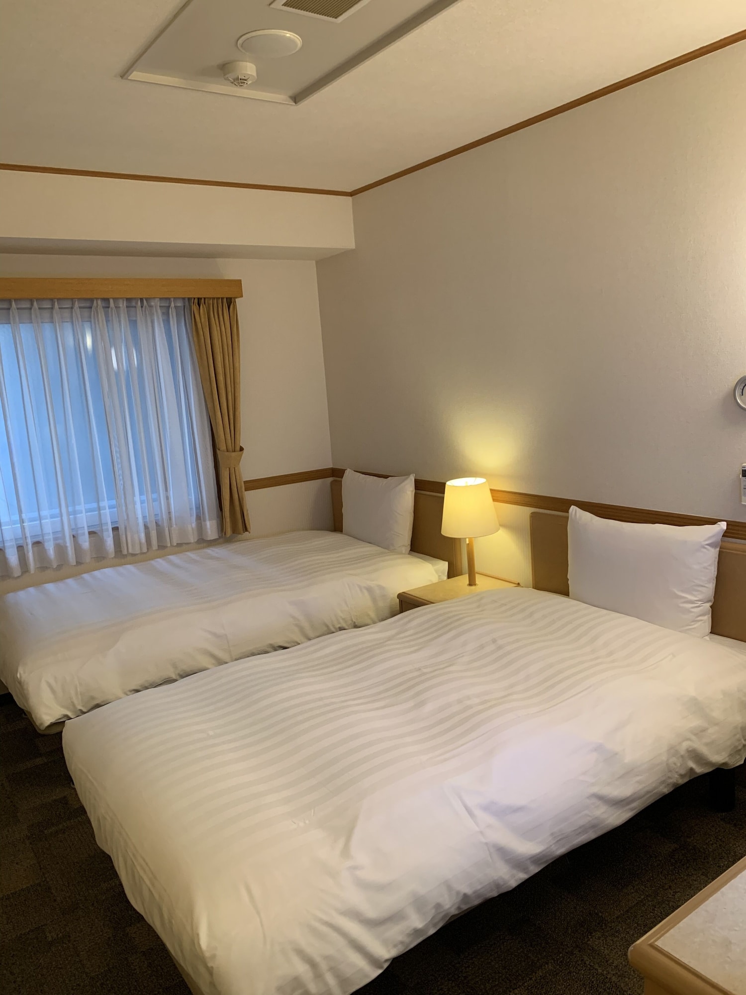 STANDARD, TWIN BEDS, SMOKING