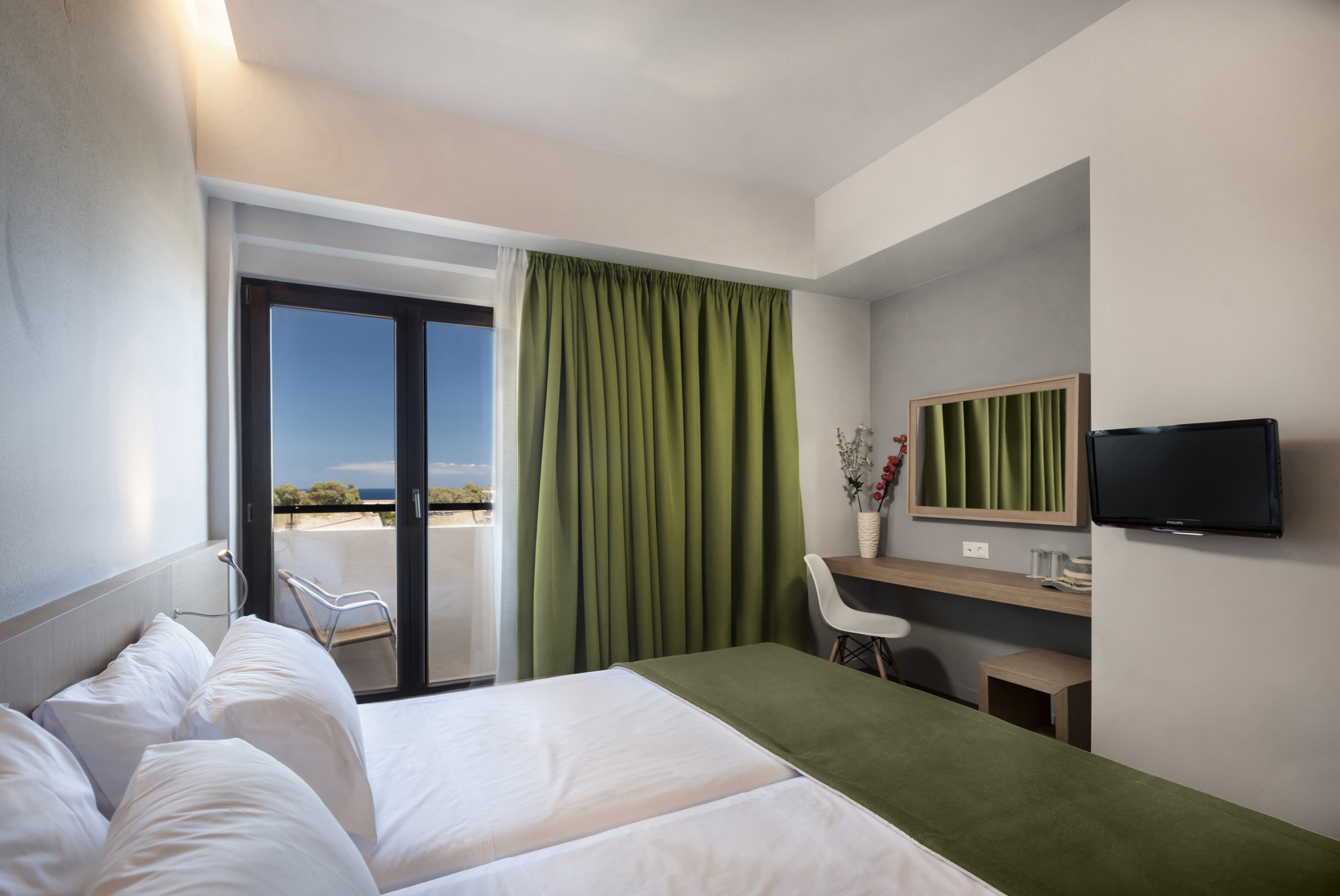 ROOM, DOUBLE OR TWIN BED