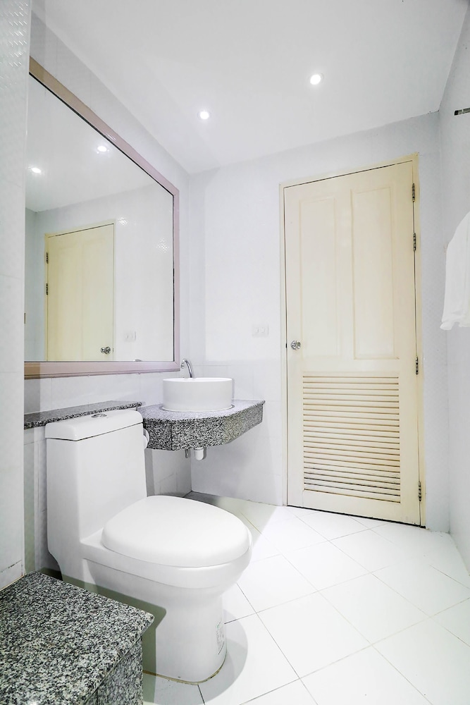 NATURAL BEACH HOTEL AND BAAN SILA 34/59