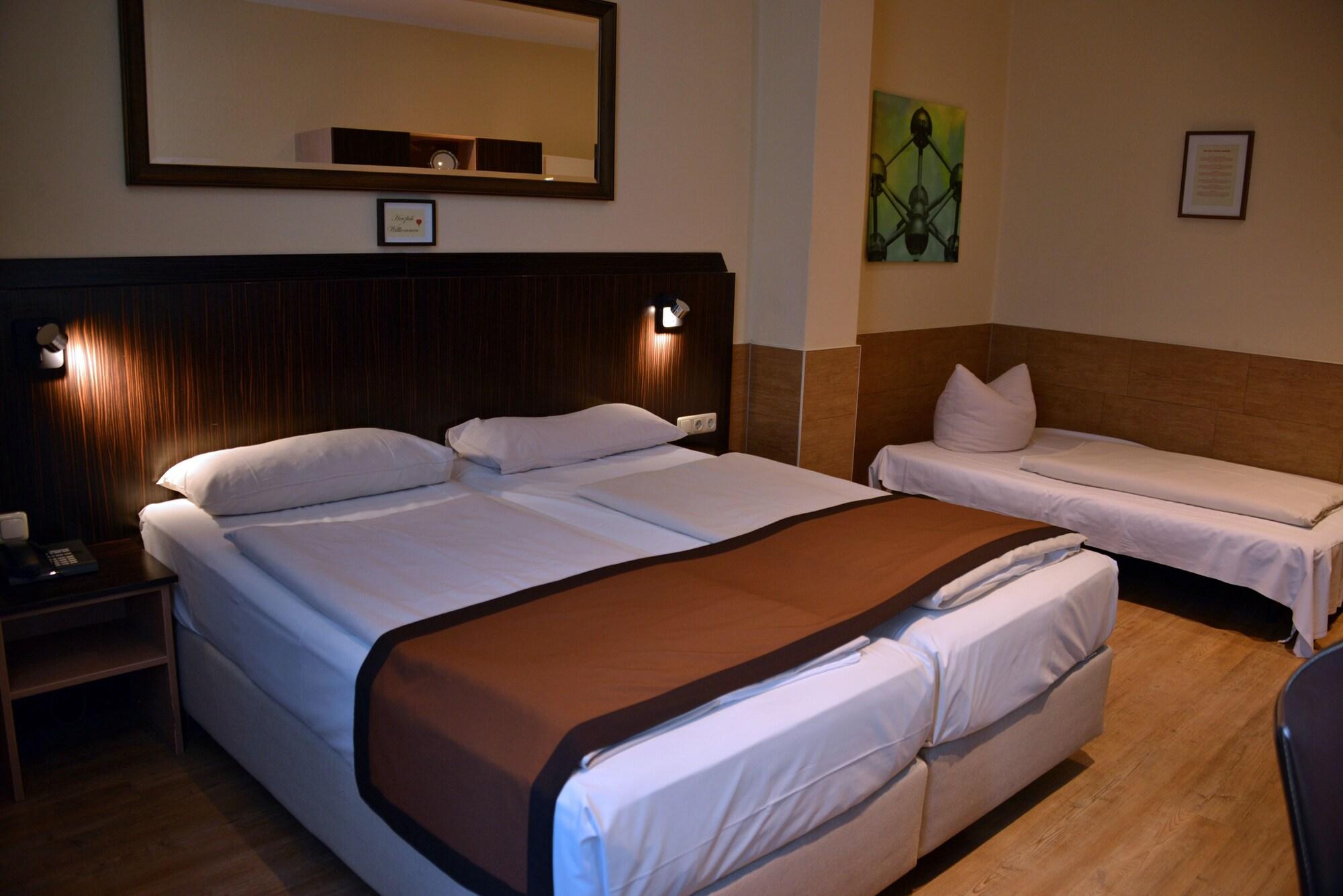 غرفة قياسية ثلاثية، Arthotel Munich 8/10