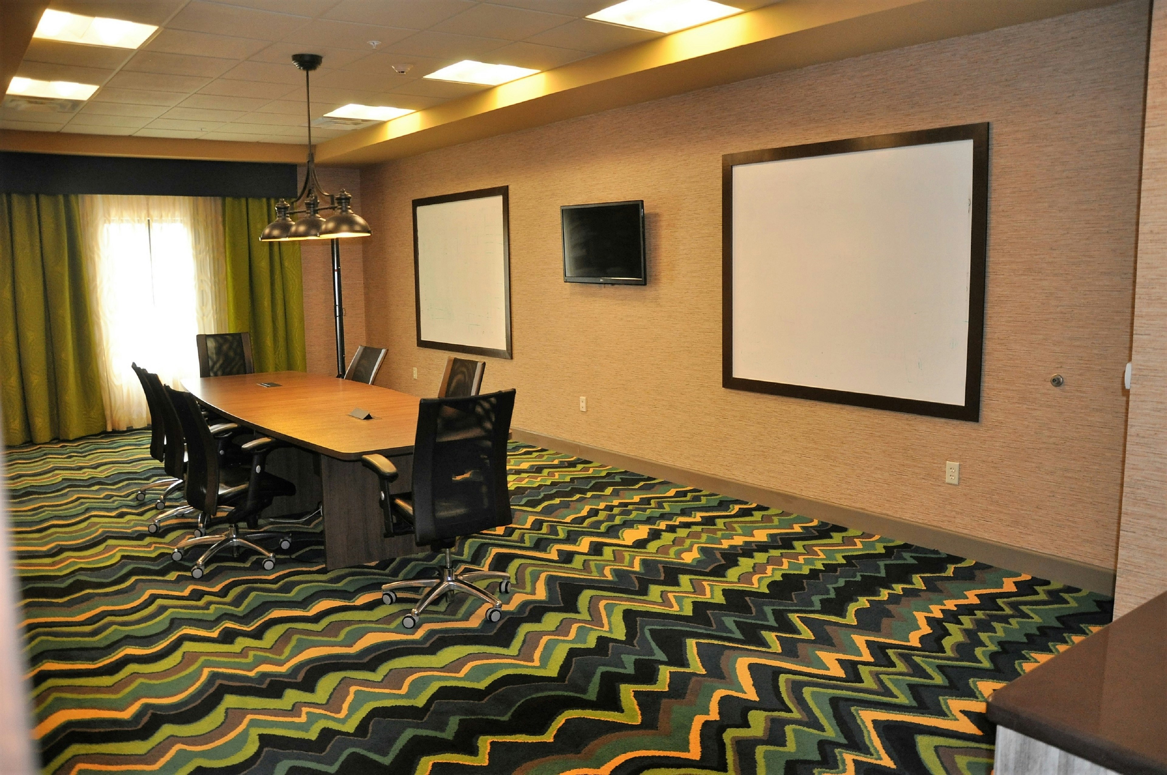 Holiday Inn Express Hotel and Suites Perry-National Fairground Area 55/68