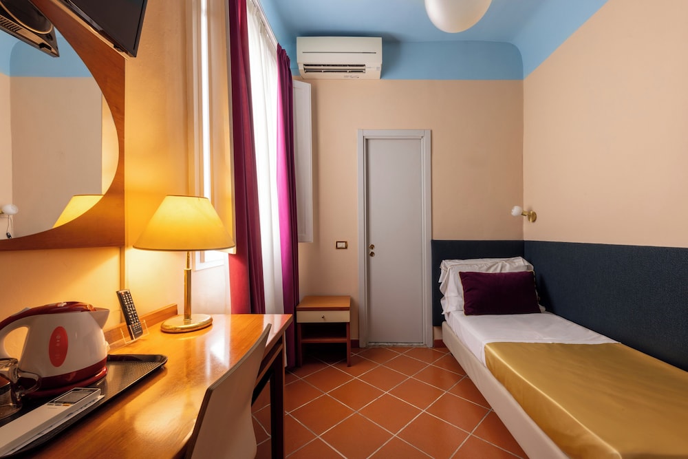 Old, Economy, Single, Single Bed