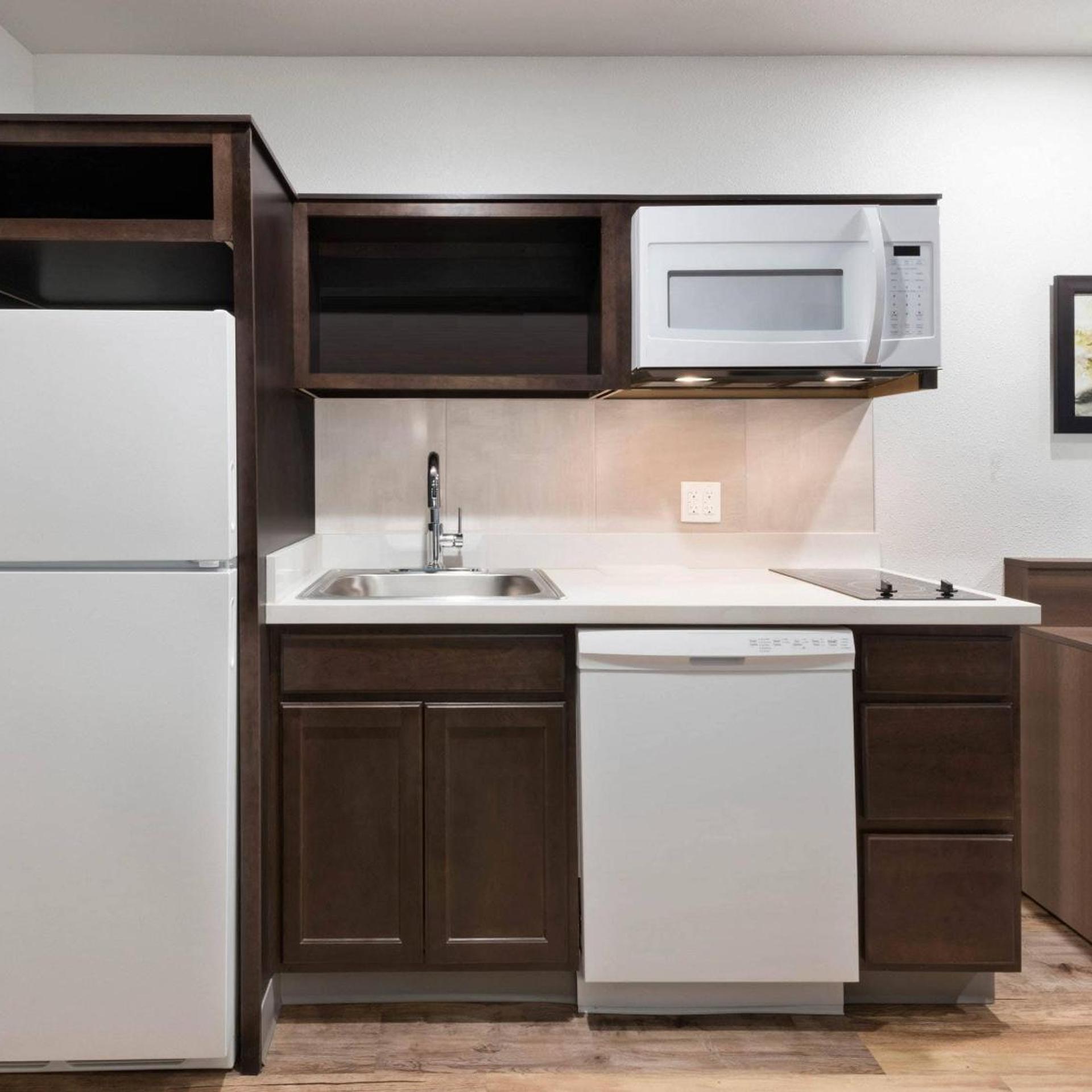 WoodSpring Suites Cleveland North 24/30