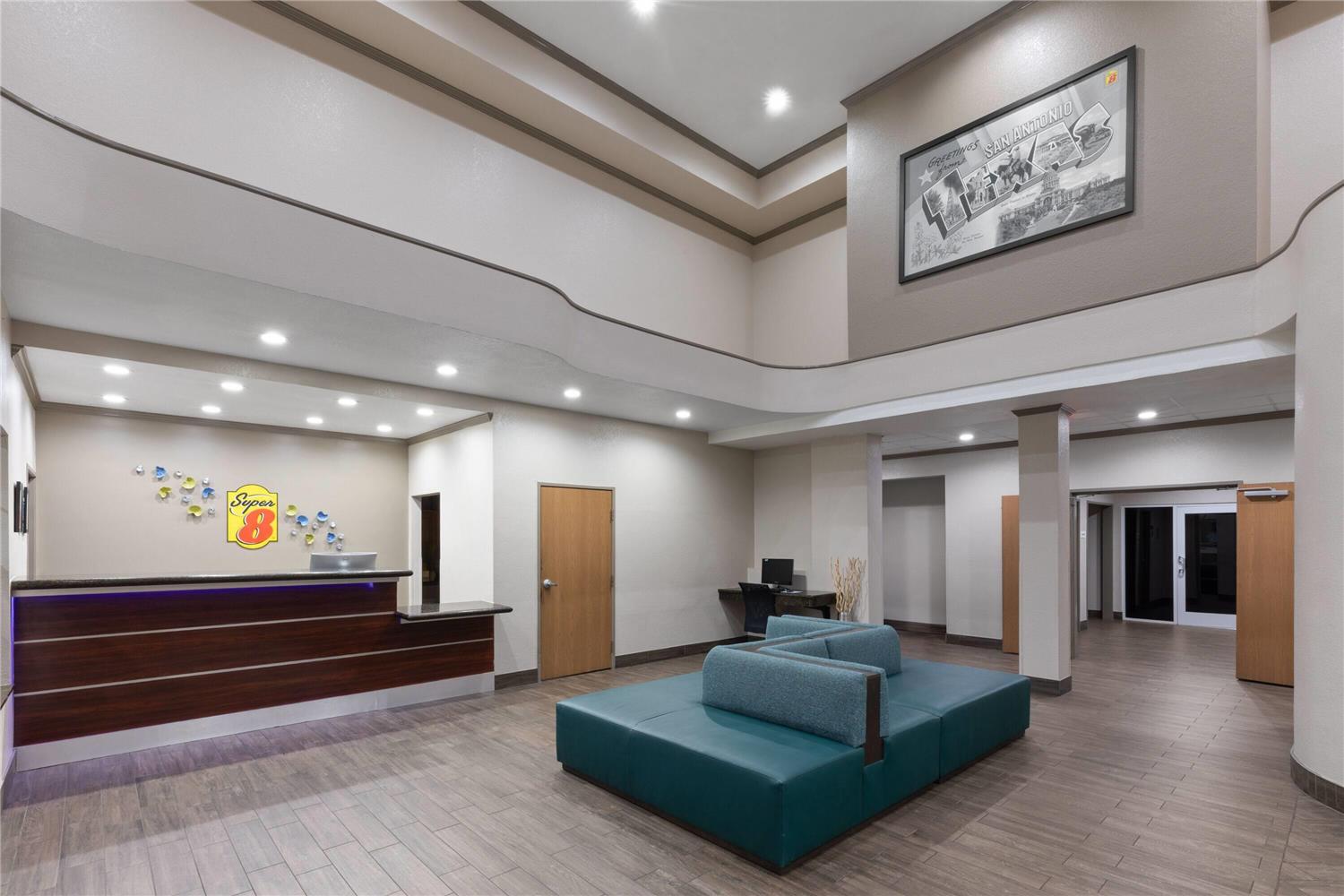 Super 8 By Wyndham San Antonio/Alamodome Area 26/38