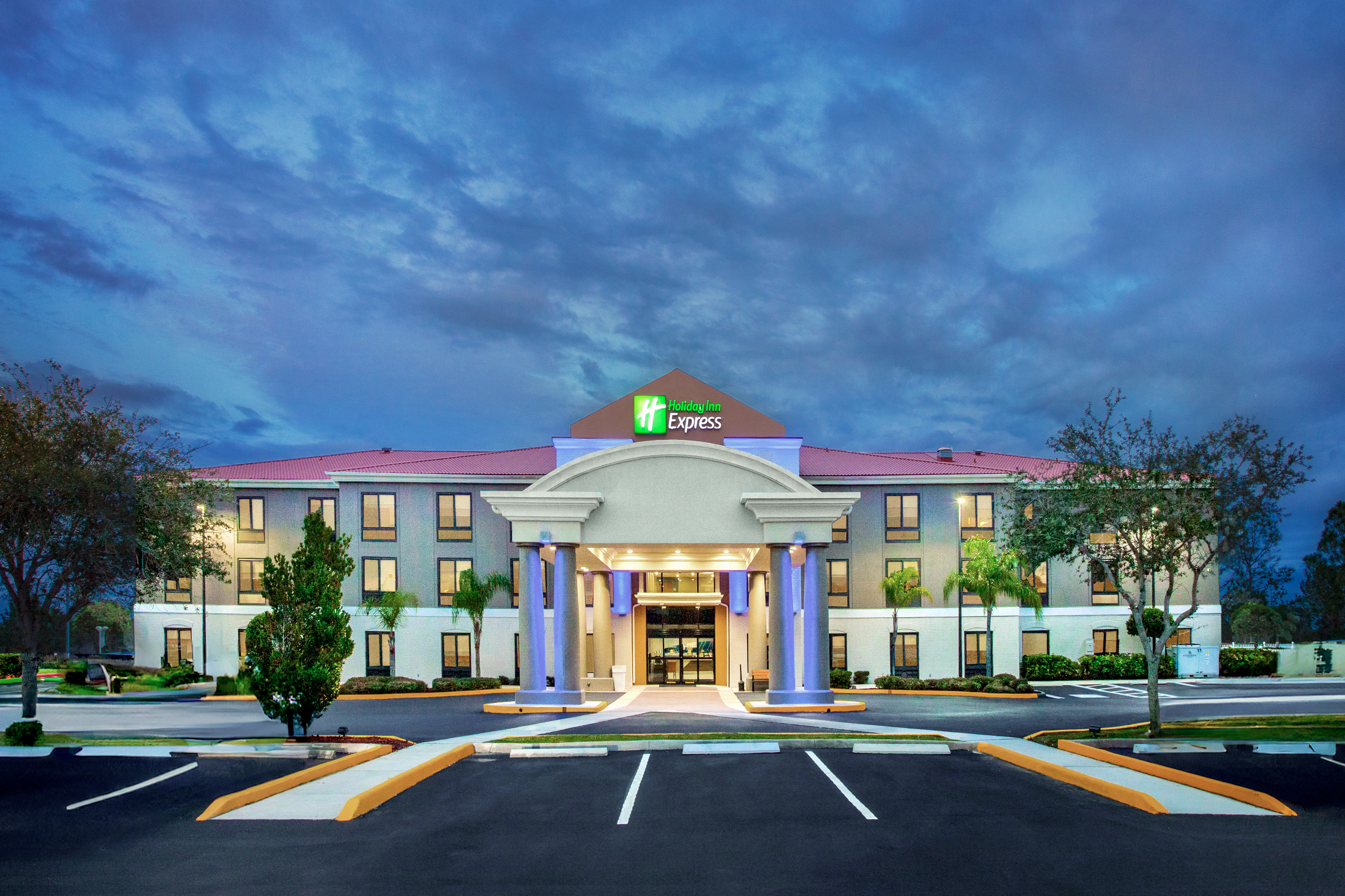Holiday Inn Express Hotel & Suites Sebring 8/73
