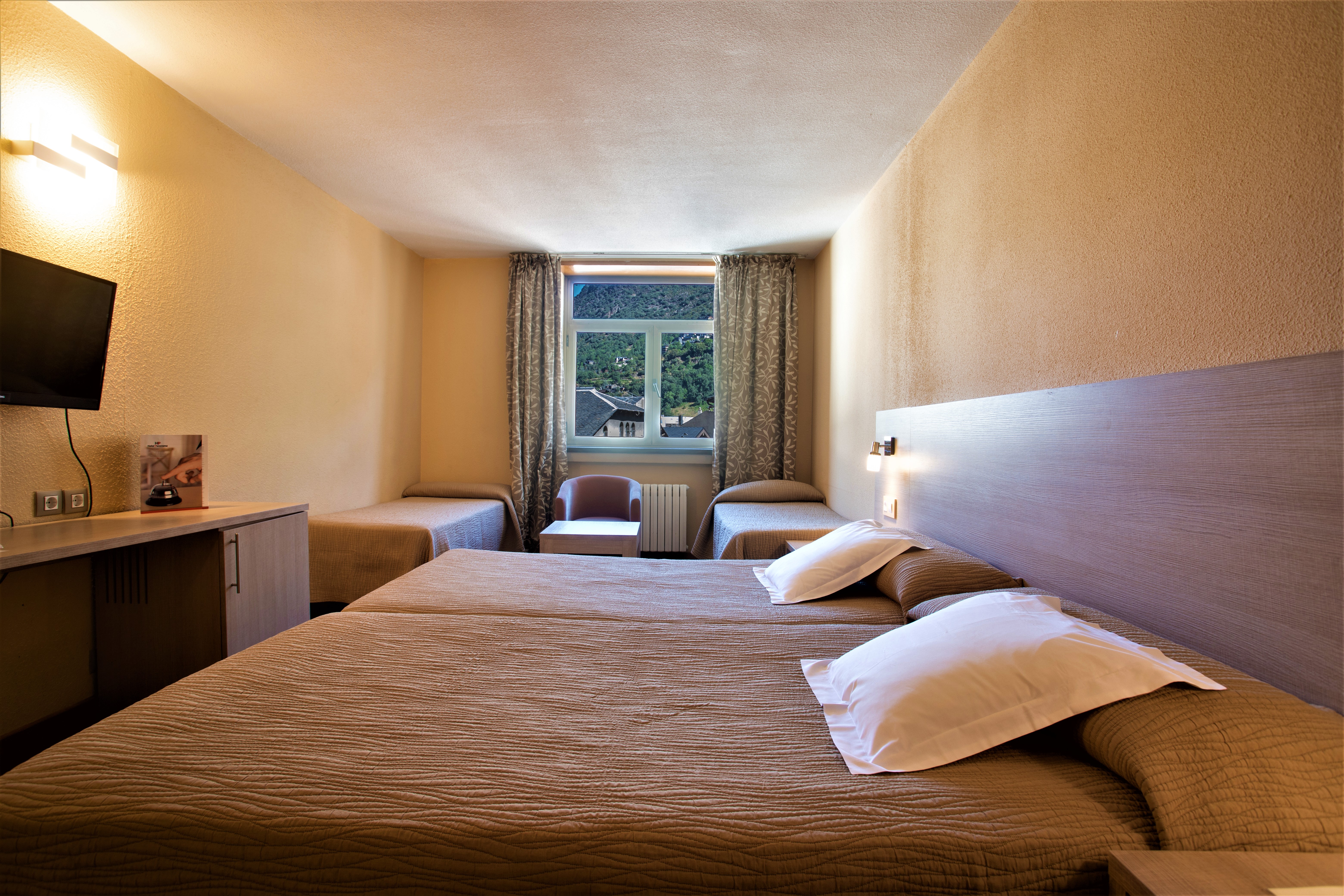 Room, Quadruple, Valley View