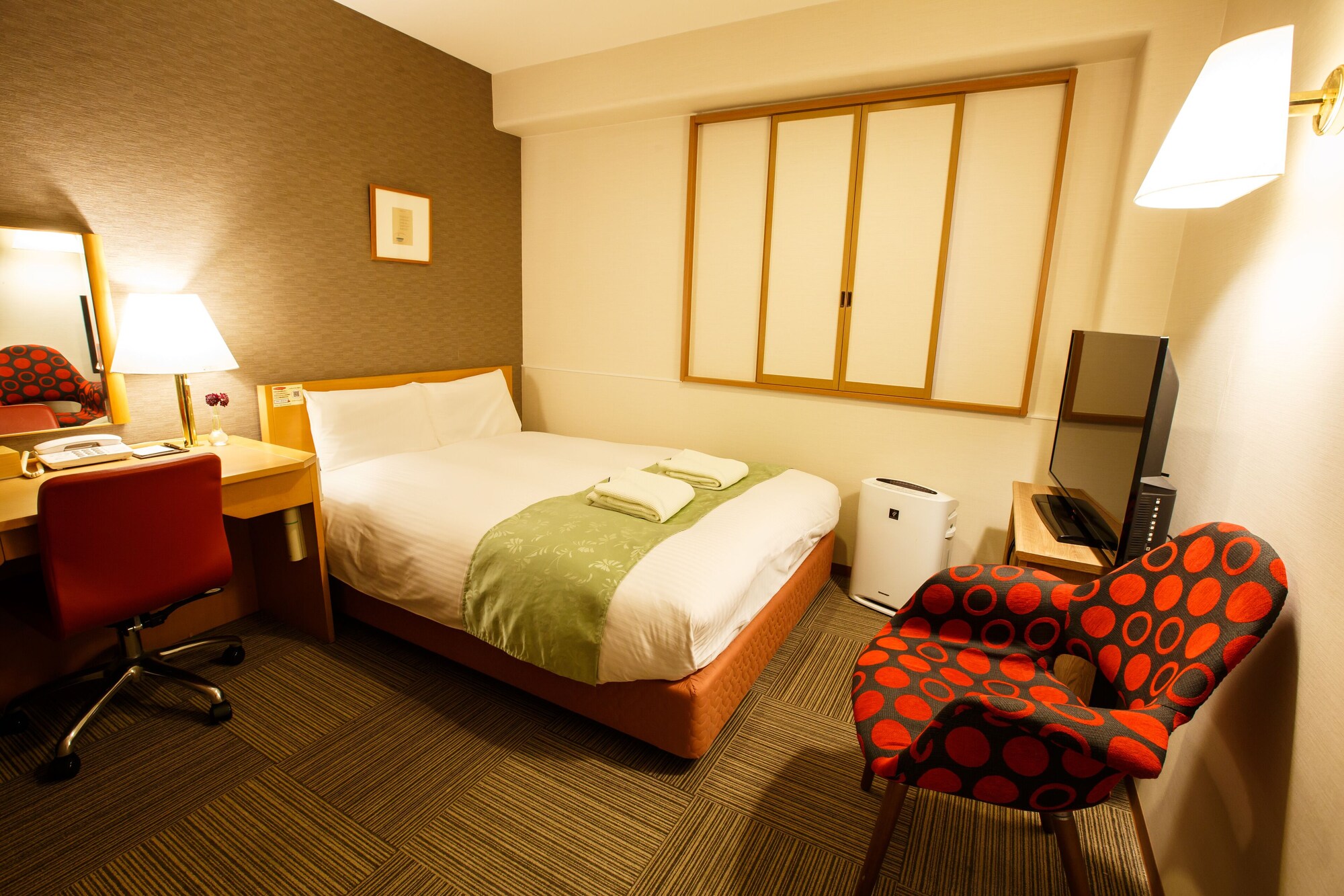 ROOM, DOUBLE BED, SMOKING