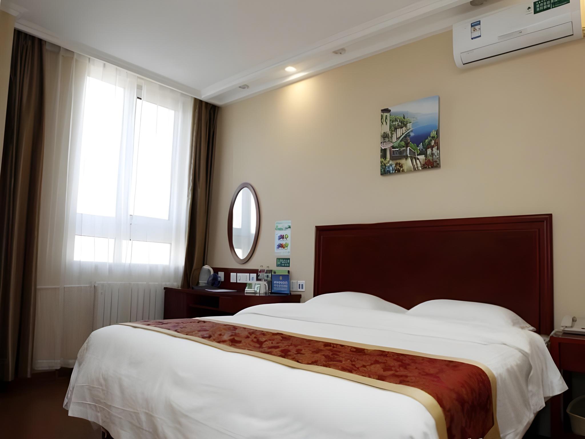 SUPERIOR, QUEEN BED