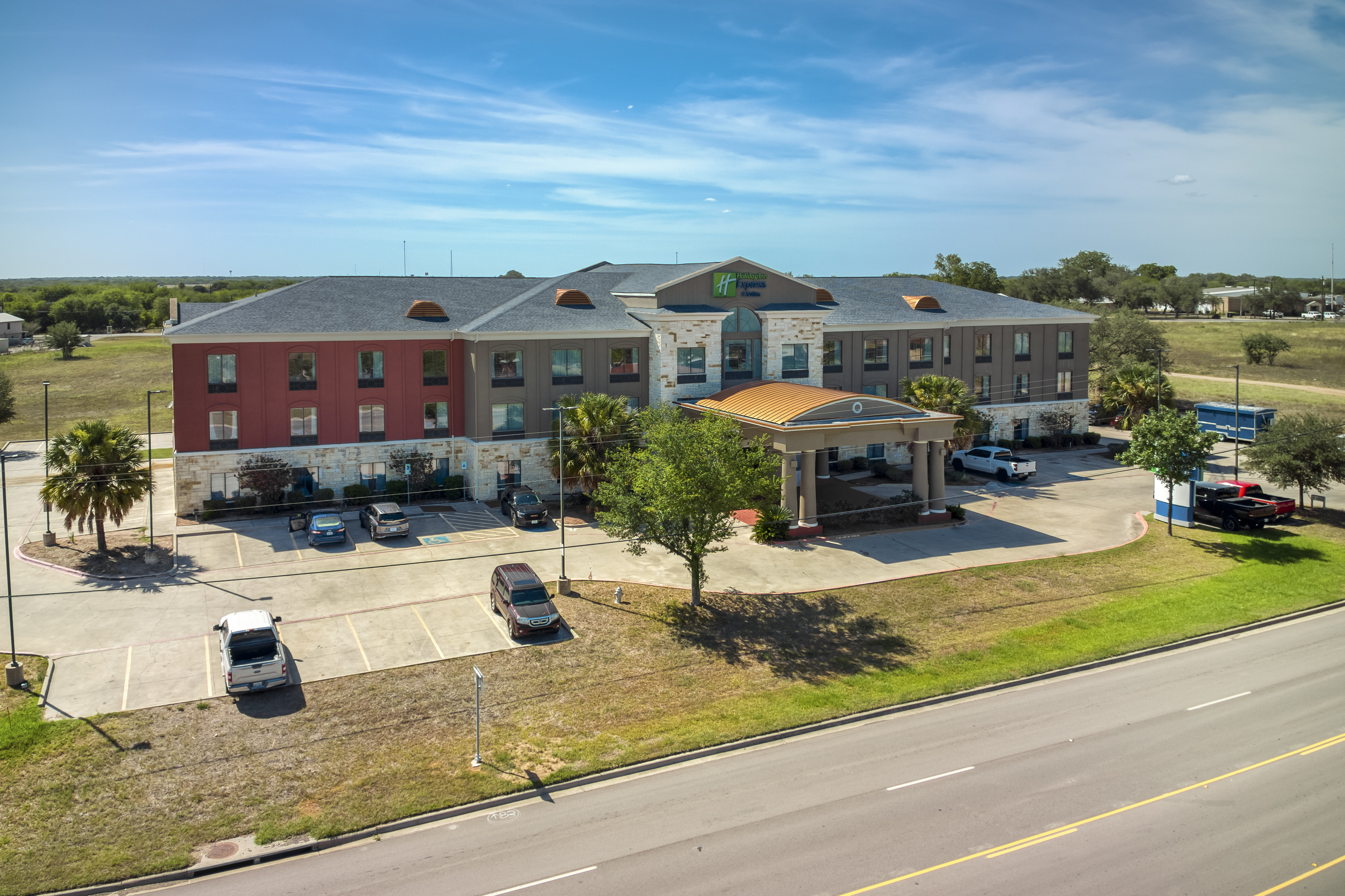 Holiday Inn Express Suites Beeville 8/76