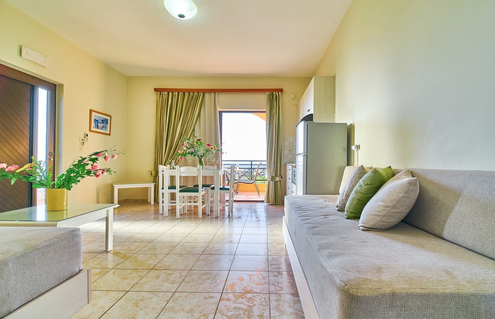 Nanakis Beach Apartments 9/36