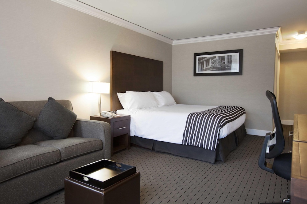 Sandman Hotel Vancouver Downtown 8/40