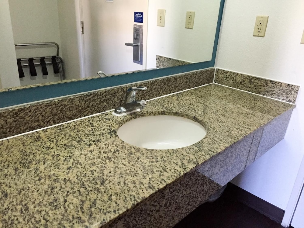 Motel6 Norcross, GA 49/55