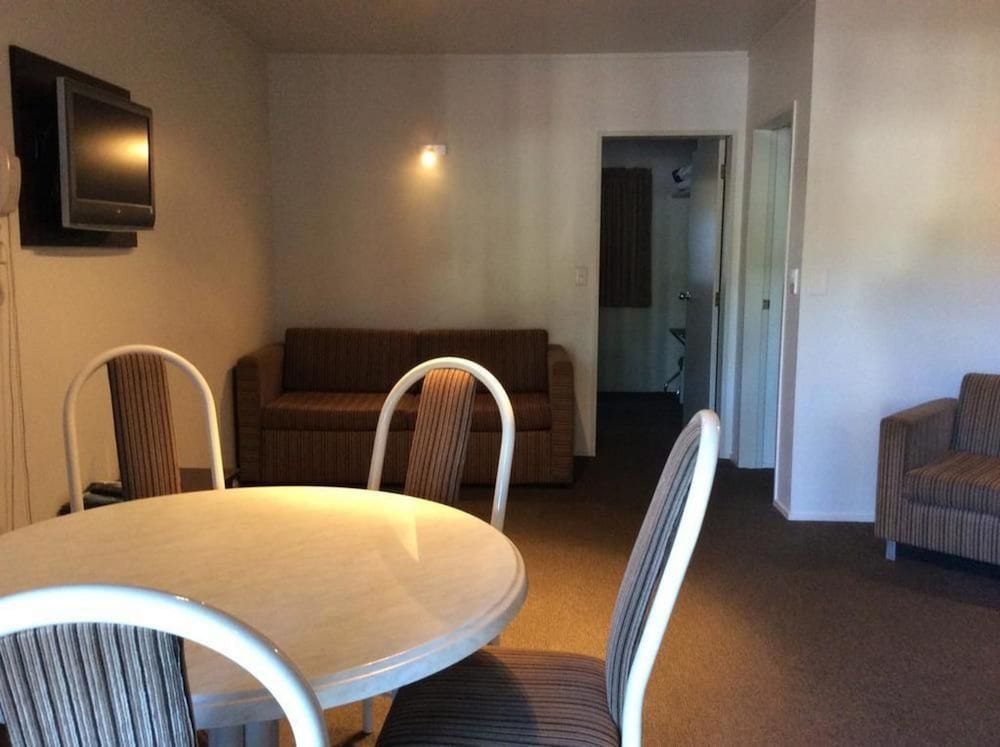 Marksman Motor Inn 26/47