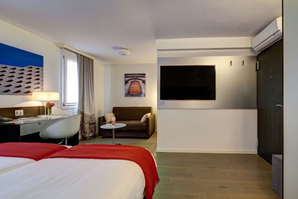 Design Hotel F6 13/44