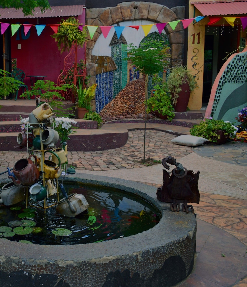 Rabbit Hole Hotel 38/50