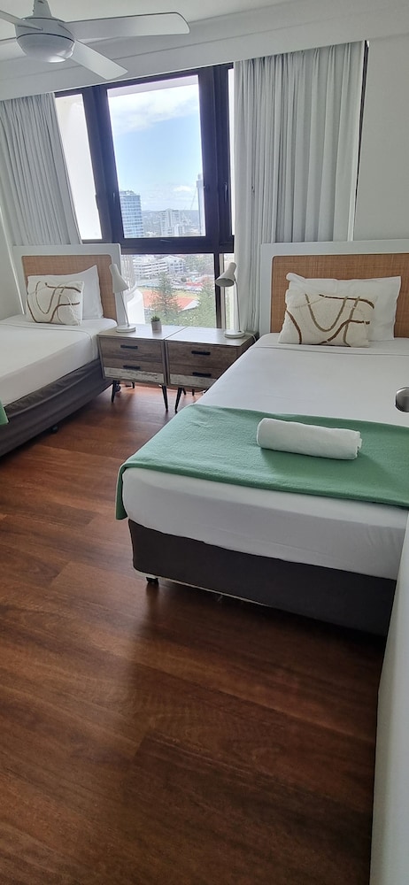 3 Bedrooms, Apartment, King Bed, Queen and Twin Beds, Ocean View, Top Floor, Boulevard North Holiday Apartments 4/5