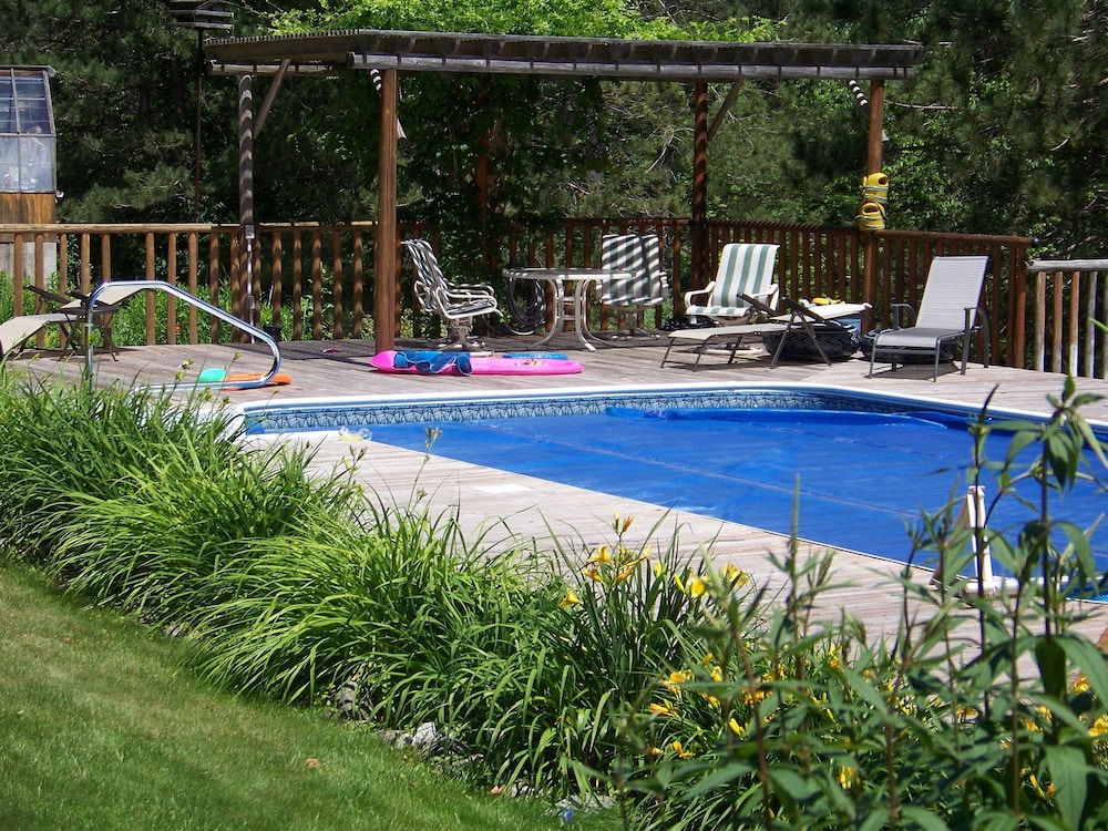 Horton Creek Inn Bed and Breakfast 61/66