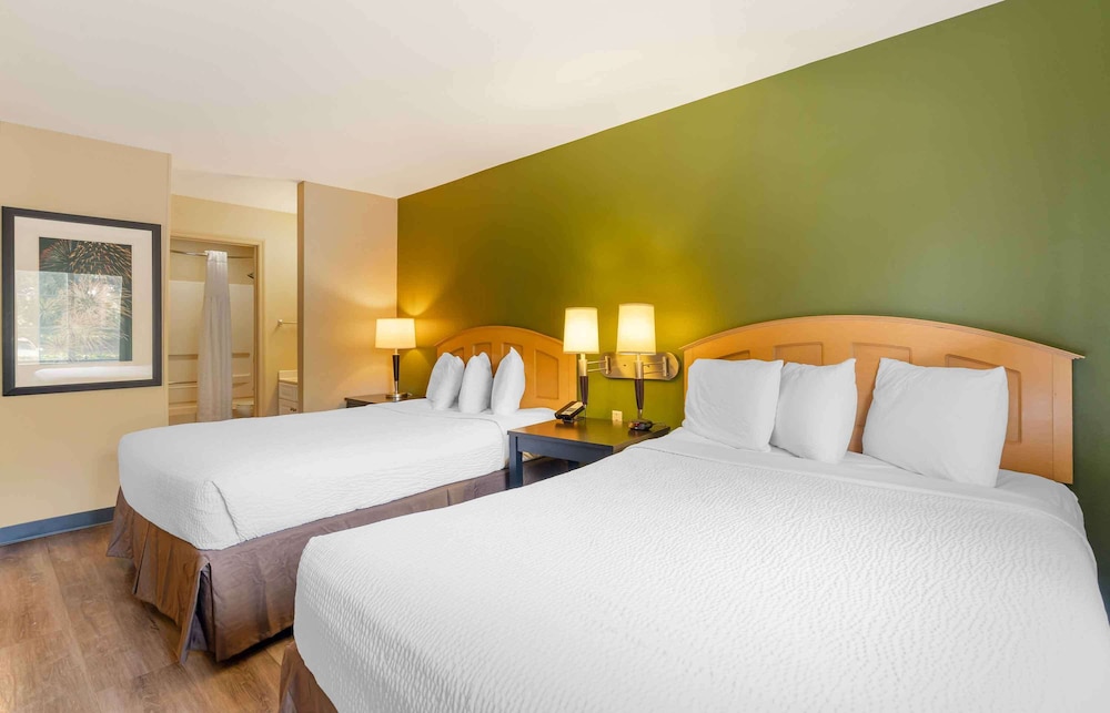 DELUXE, STUDIO, MULTIPLE BEDS