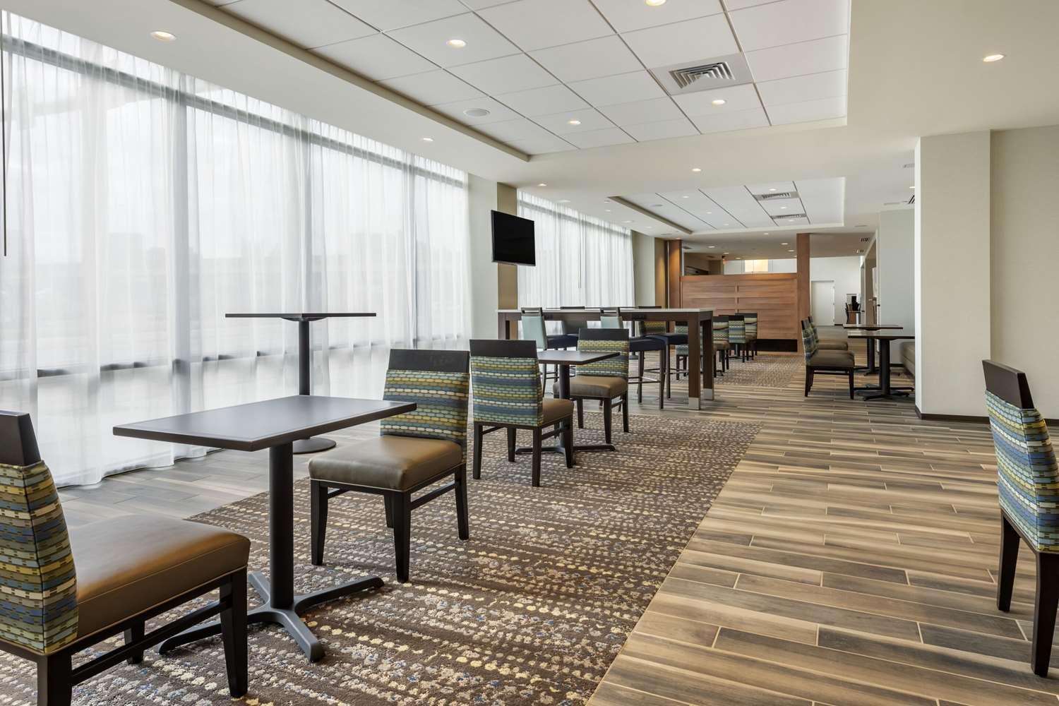 Comfort Inn and Suites Pittsburgh Northshore, PA 15/19