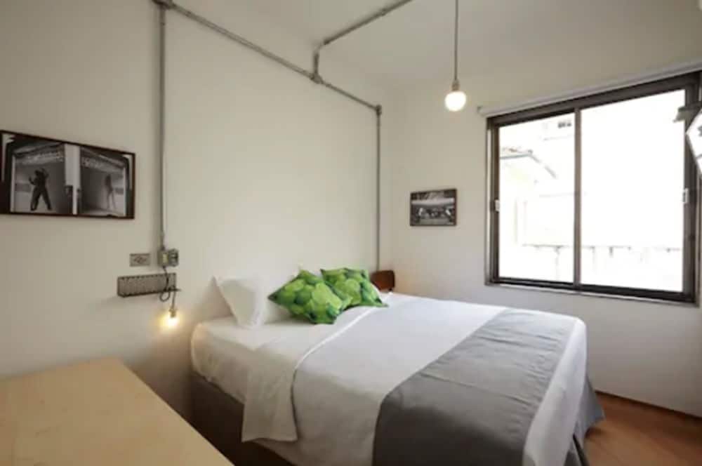 STANDARD, DOUBLE OR TWIN BED