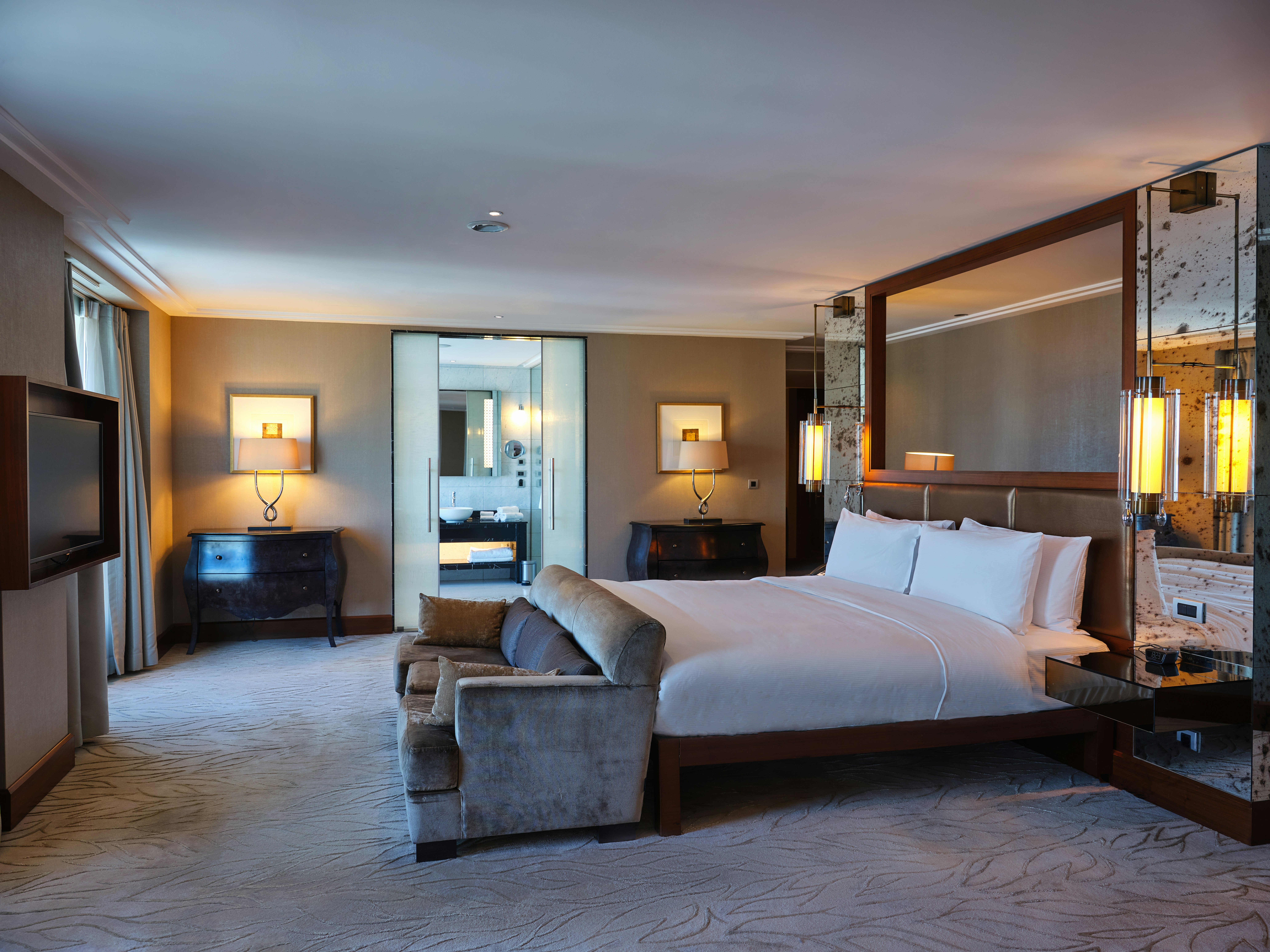 PRESIDENTIAL, SUITE