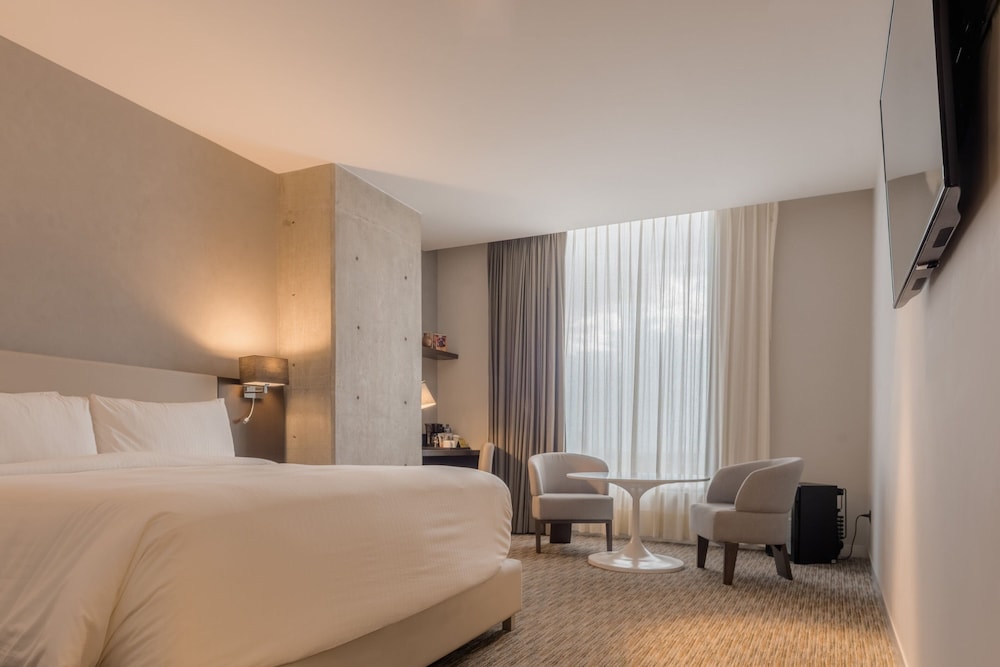 Grand, Double Bed, Accessible