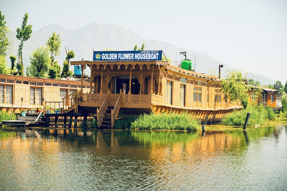 New Golden Flower Heritage Houseboat 19/22