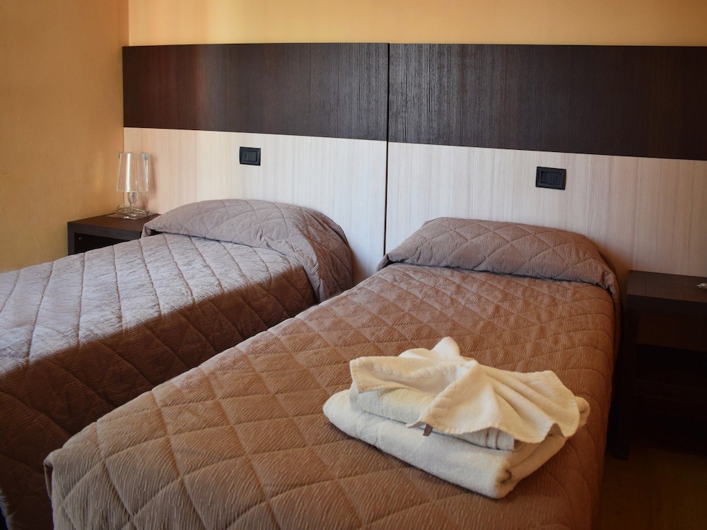 Standard, Twin Beds