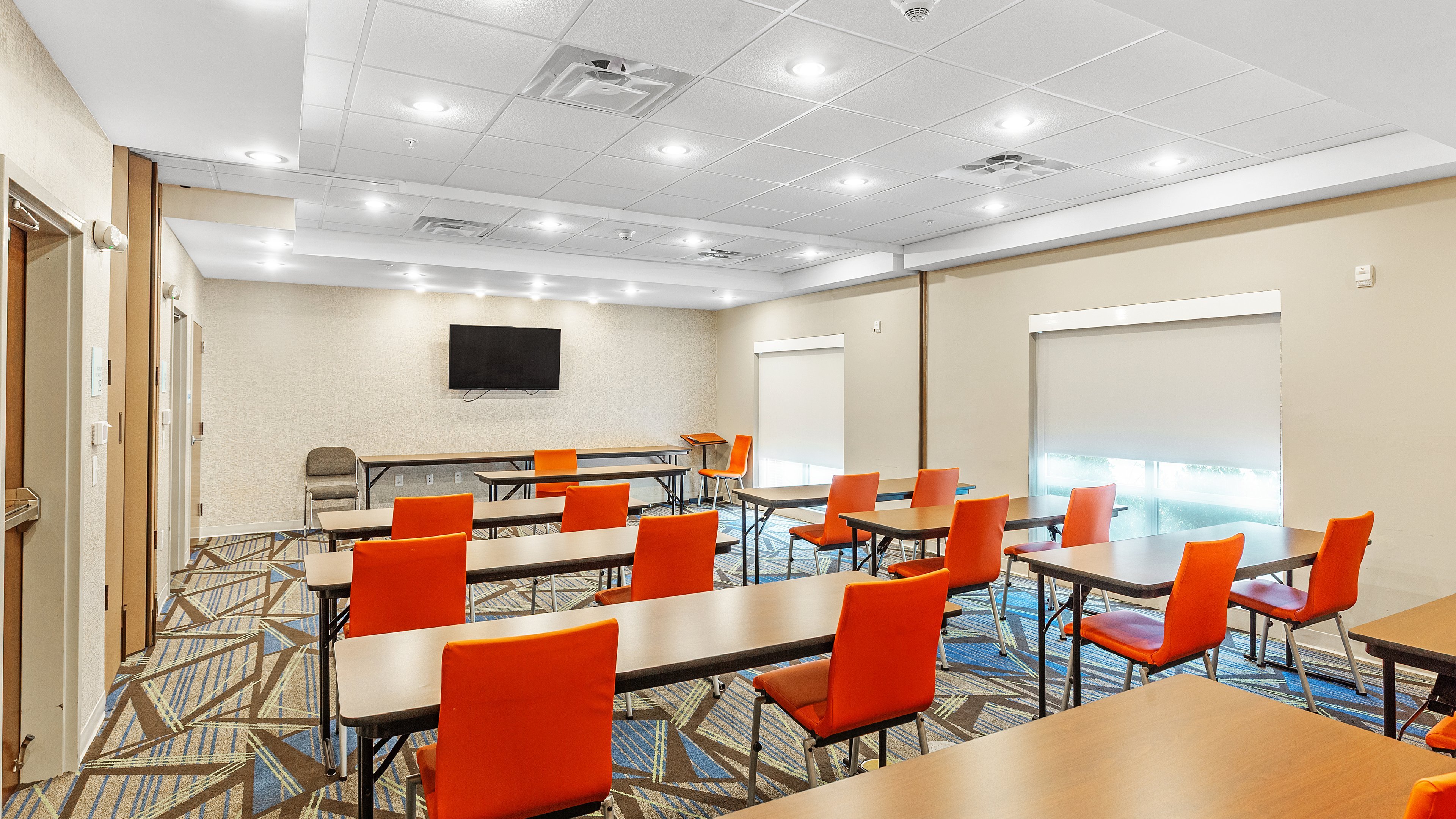 Holiday Inn Express Suites Mobile University Area 27/33