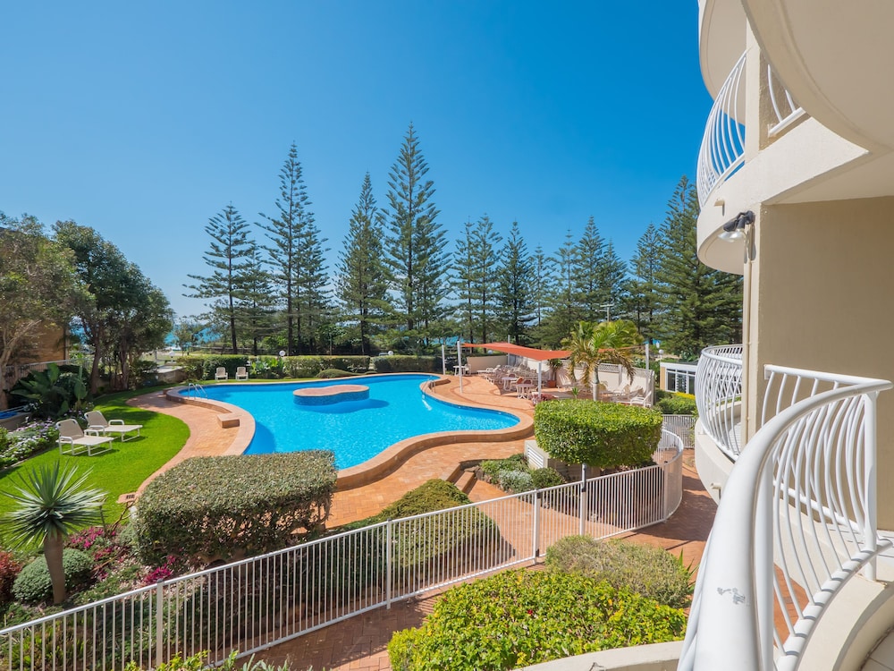 Burleigh Surf Apartments 1/77