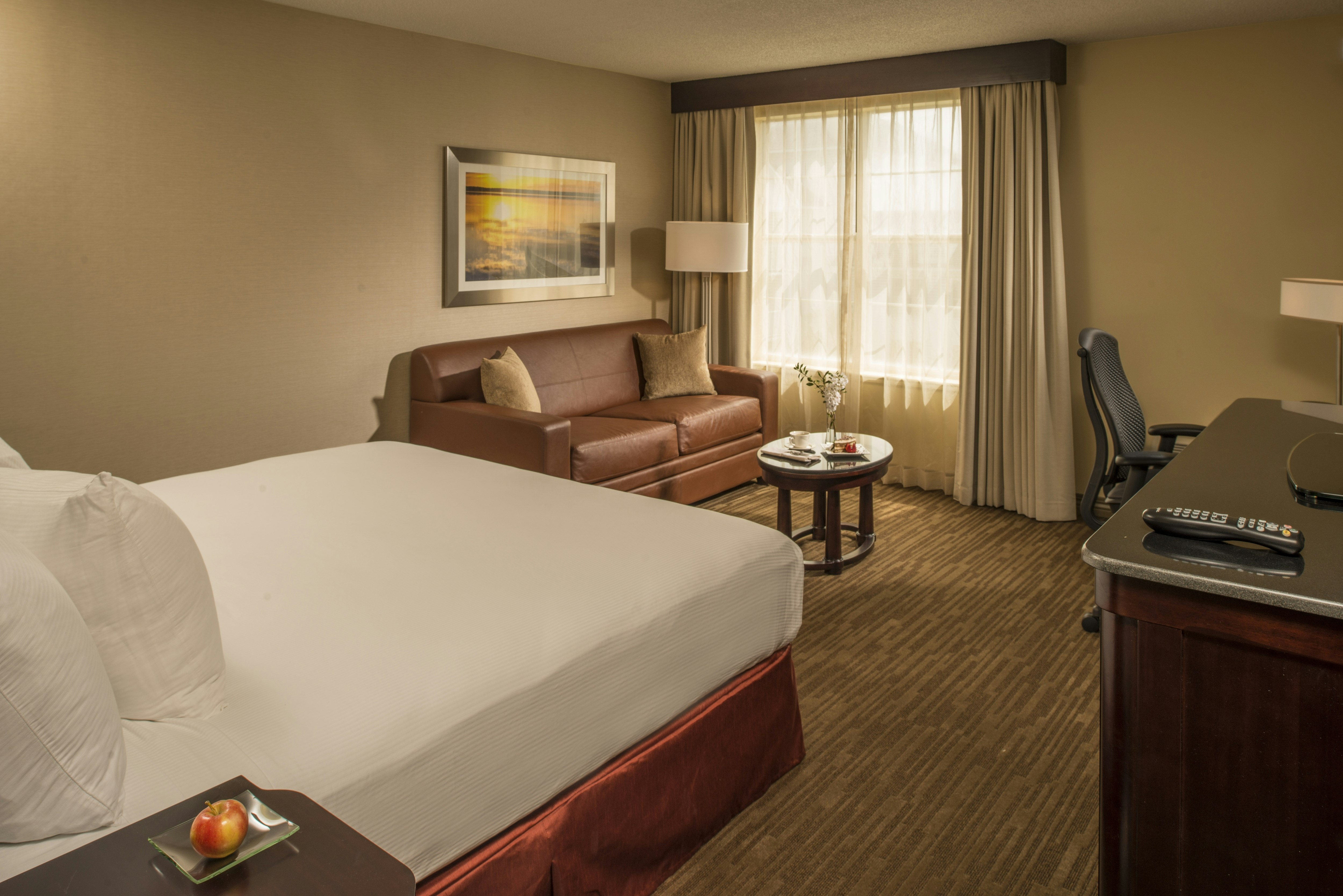 ROOM, KING BED, POOL VIEW