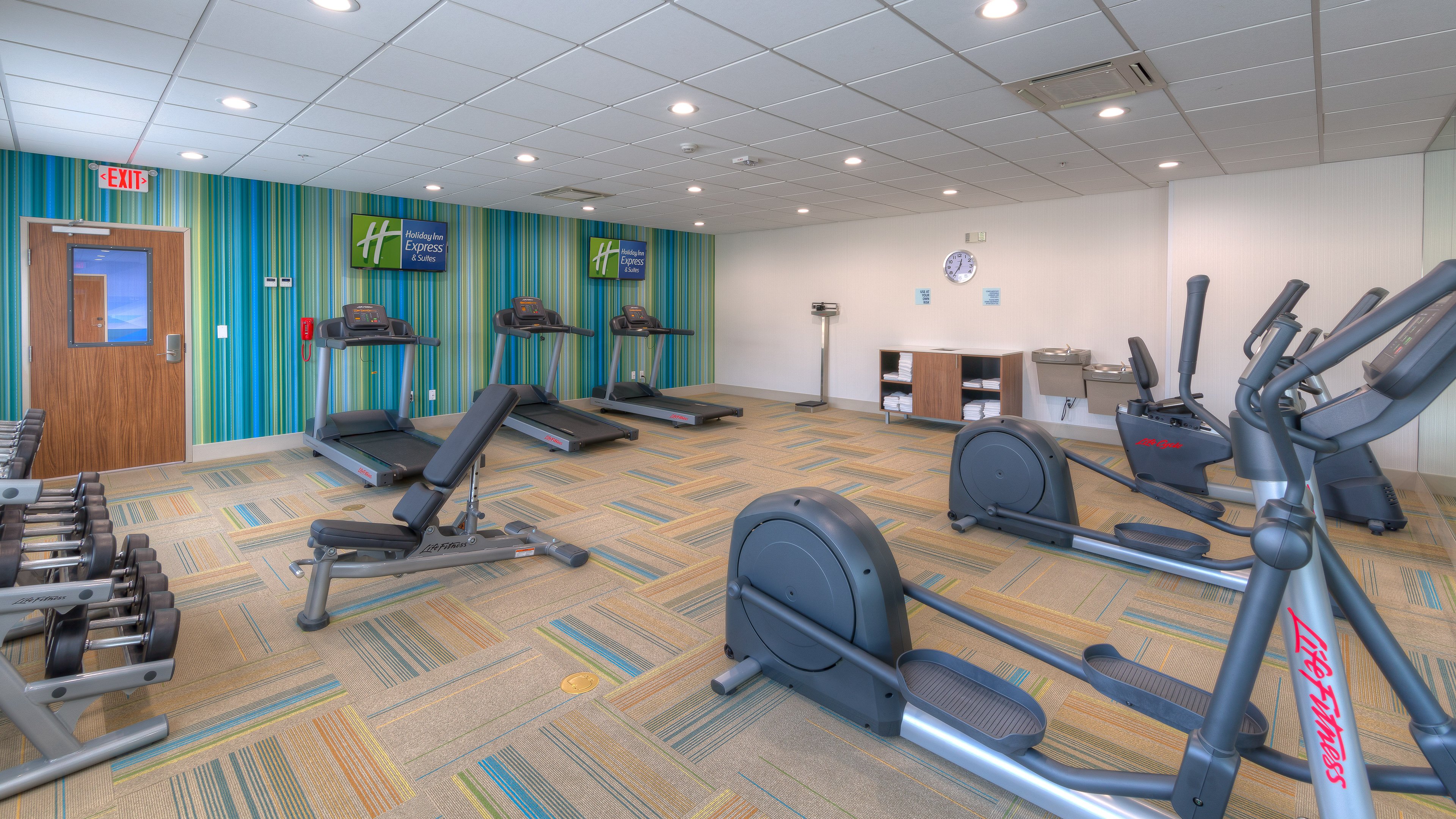 Holiday Inn Express Suites Tulsa Midtown 40/68