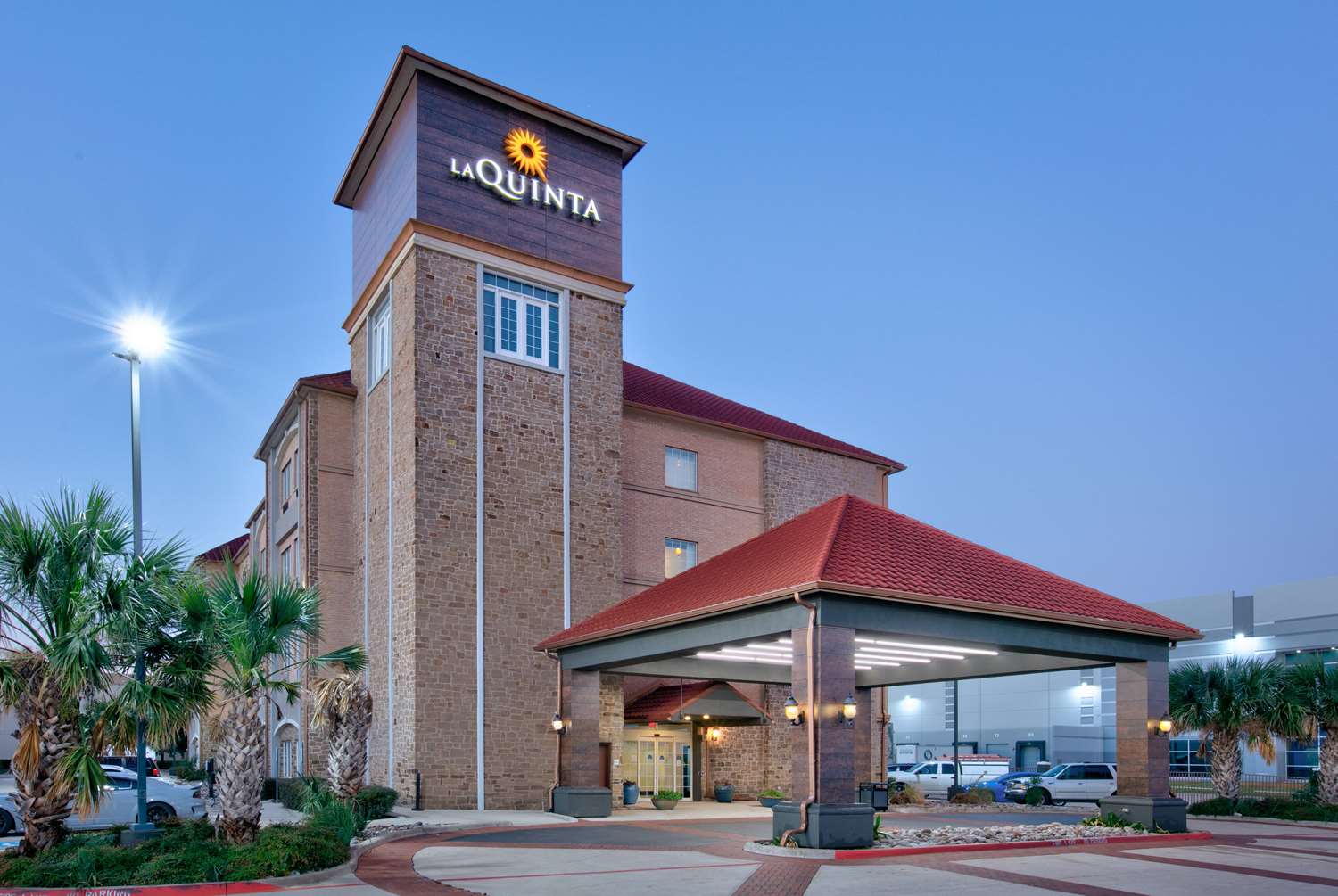 La Quinta Inn & Suites by Wyndham Dallas Grand Prairie South 6/44