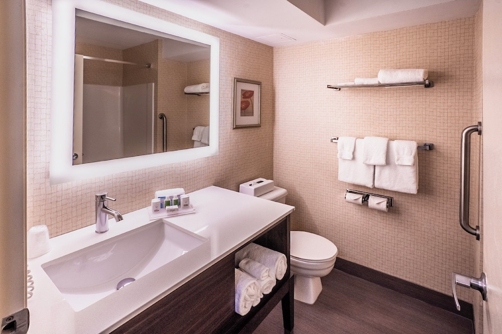 1 Bedroom, Suite, King Bed, Beach View, North Wing