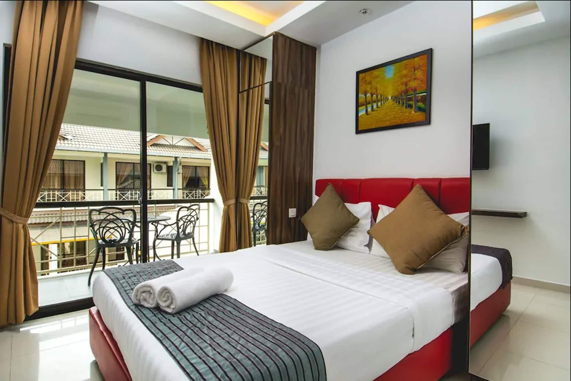 POOL, DELUXE, KING BED
