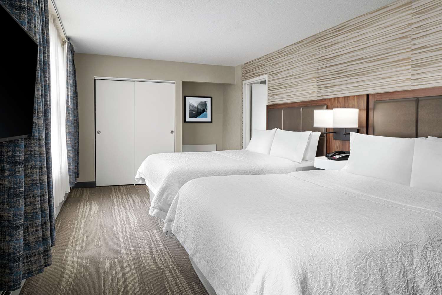 1 BEDROOM, SUITE, 2 QUEEN BEDS, SOFA, CORNER