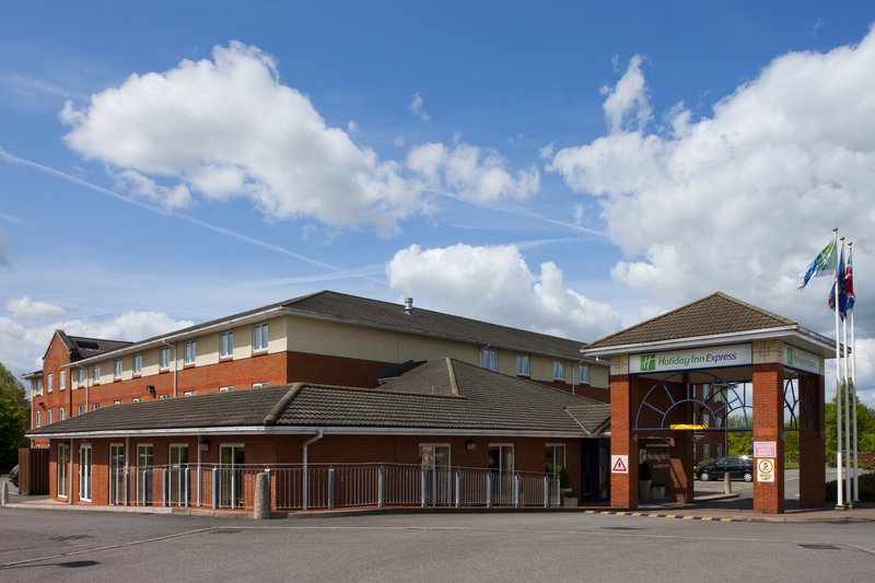 Holiday Inn Express Gloucester South 2/24