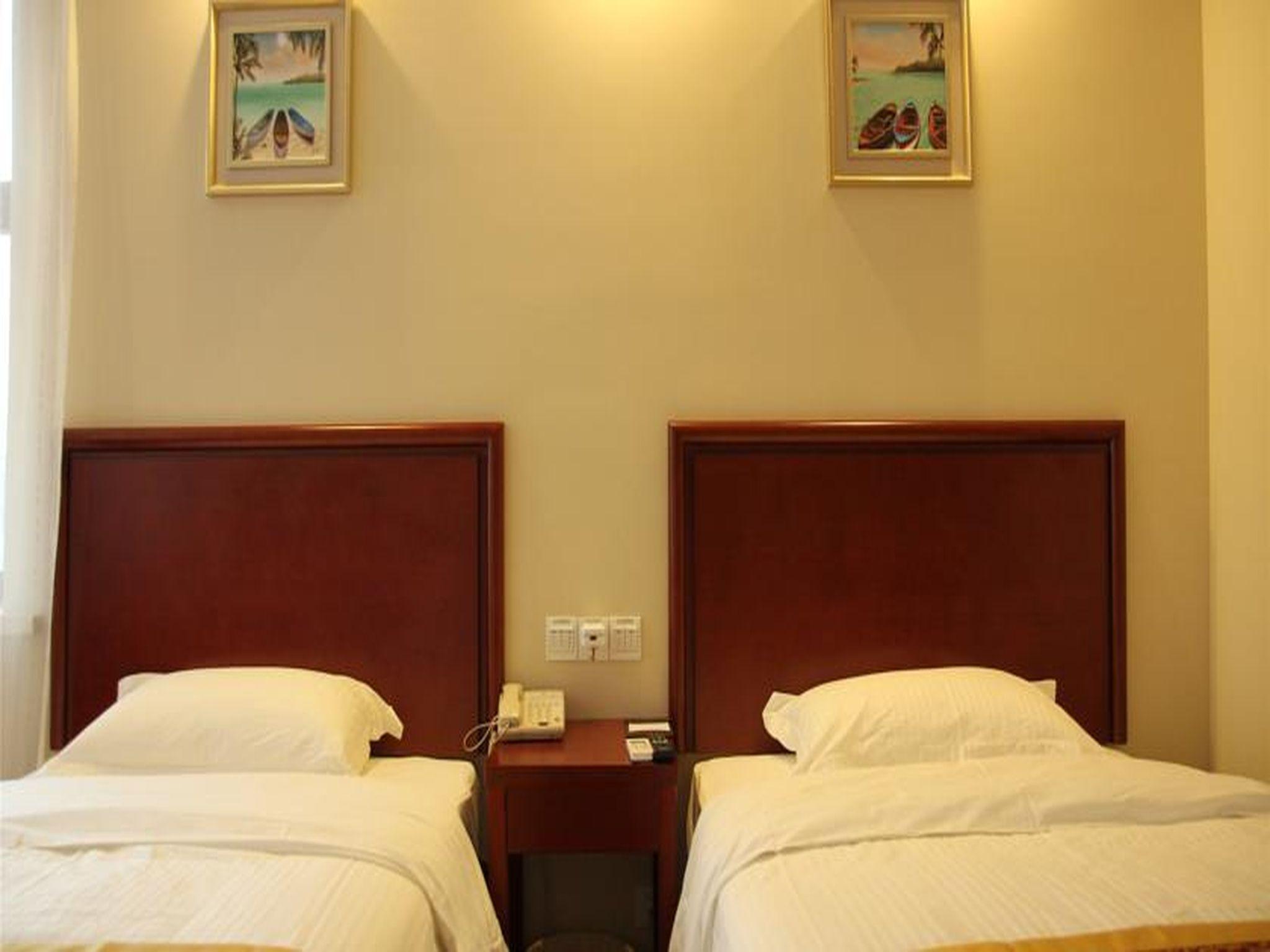 ROOM, TWIN BEDS