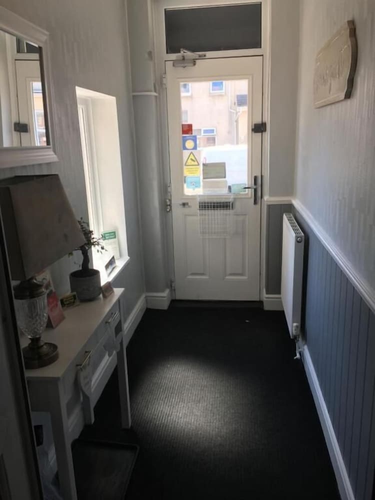 Glenheath Hotel 38/49