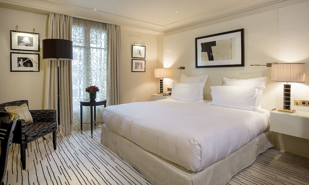 Hotel Montaigne 8/69